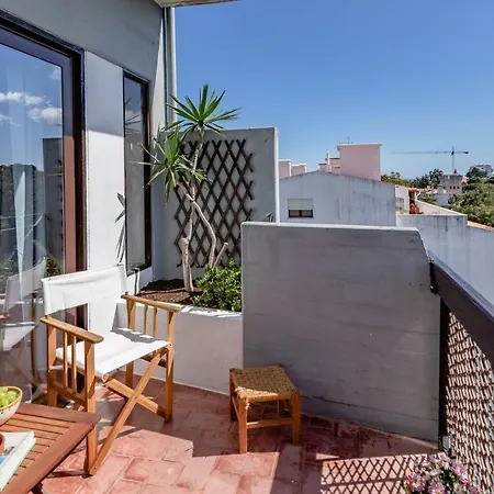 Апартаменты Sunny & Cozy Top Floor