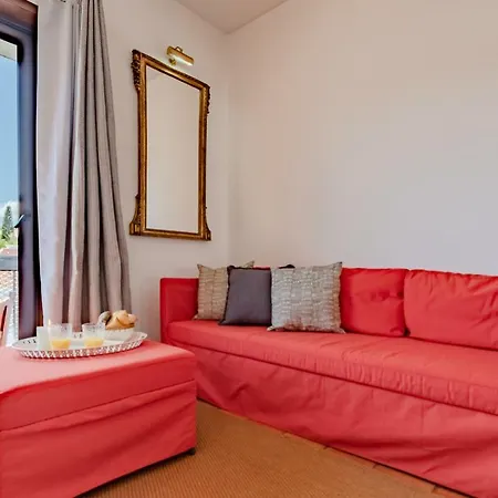 Sunny & Cozy Top Floor *