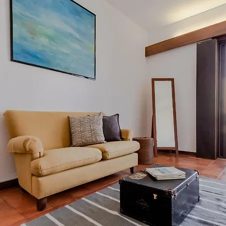 Sunny & Cozy Top Floor Апартаменты Эшторил